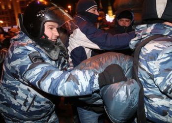 В центре Москвы давят акцию протеста против режима Путина