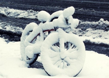 Похмельный бред? Нет, ночная драка на Советской: К трем велосипедистам подошел мужчина с клюшкой и попросил покататься…