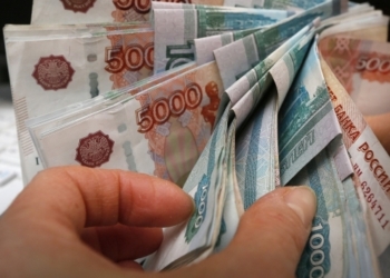 Российский рубль опять обвалился: курс евро уже превысил 75,5 рублей