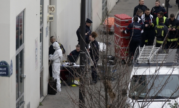 Выжившие сотрудники сатирического журнала готовят новый номер. Потому что “Глупость не победит”