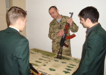 Николаевские «киборги» стали учителями: в гимназии №2 прошел необычный урок  «Захист Вітчизни»