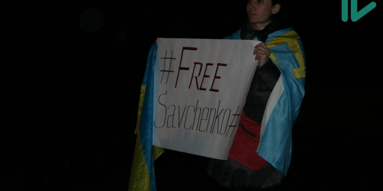 #FreeSavchenko: несмотря на дождь, николаевцы вышли на пикет в поддержку Надежды Савченко