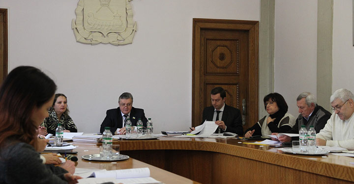 Конкурсная комиссия вчера определила перевозчиков на 18 пассажирских автобусных маршрутах. Но пока не назвала