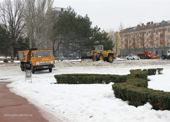 Вся снегоуборочная техника Николаева брошена на расчистку пл.Ленина и окрестностей — городская власть готовится к Крещению