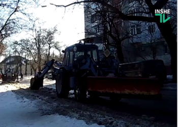 Как в Николаеве под снегом ищут трамвайные пути