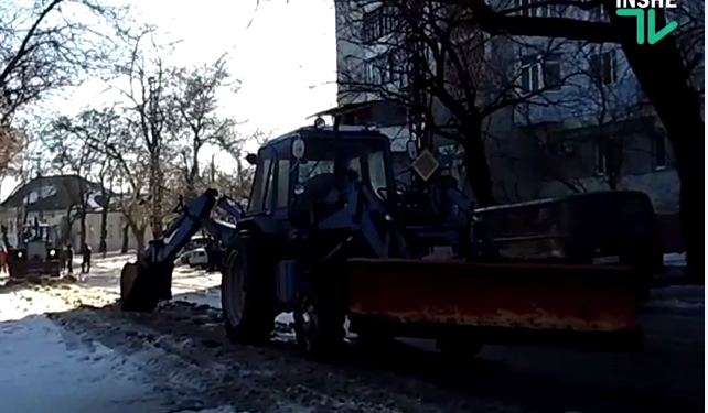 Как в Николаеве под снегом ищут трамвайные пути