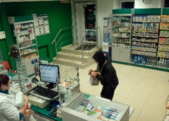 В Николаеве бездомный украл из аптеки ящик с пожертвованиями