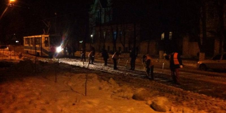 В Николаеве продолжаются поиски трамвайных рельсов там, где они были раньше