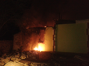 На Николаевщине короткое замыкание проводки стало причиной большого пожара в жилом доме 1