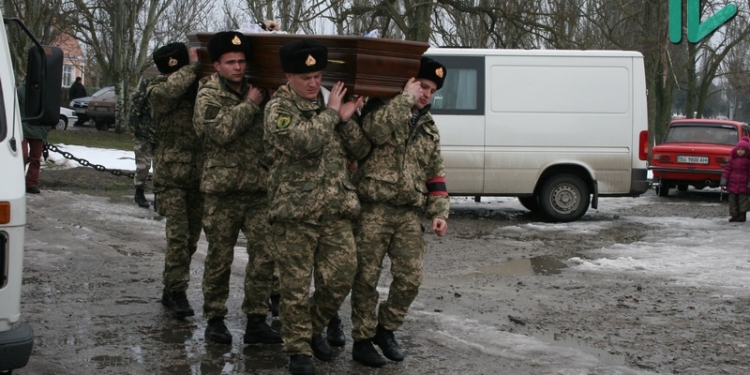 «Юра погиб, но он не умер»: в Очакове попрощались с геройски погибшим командиром «морских котиков» Юрием Олефиренко