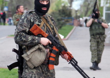 Боевики в Алчевске избивают посетителей кафе за то, что отмечают Новый год (Шокирующее видео)