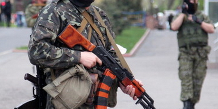 Боевики в Алчевске избивают посетителей кафе за то, что отмечают Новый год (Шокирующее видео)