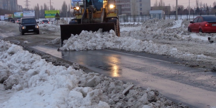 В Службе автомобильных дорог сдержанны: проезд по дорогам области местами затруднен, как и к 11 населенным пунктам