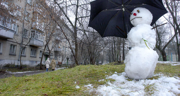 Завтра на большей части Украины мокрый снег с дождем, температура поднимется до +11