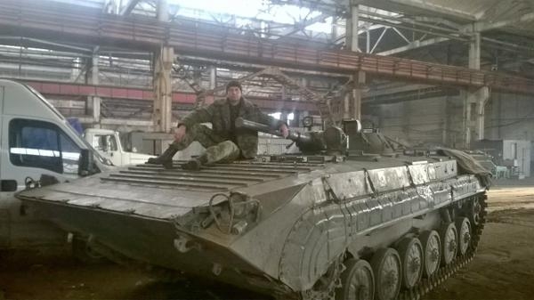 Террористы ЛНР получили новейшую технику из “военторга”