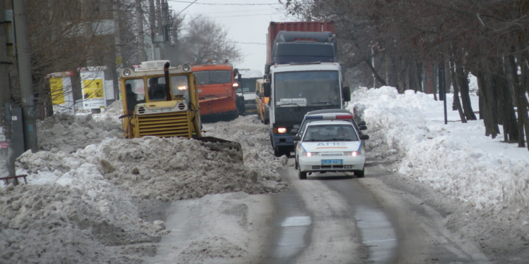 Бок о бок. Контролировать уборку улиц Юрию Гранатурову помогает ГАИ