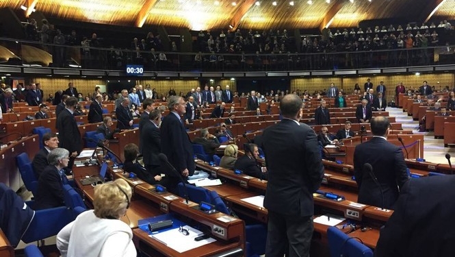 ПАСЕ лишила Россию права голоса, делегация РФ покинула заседание