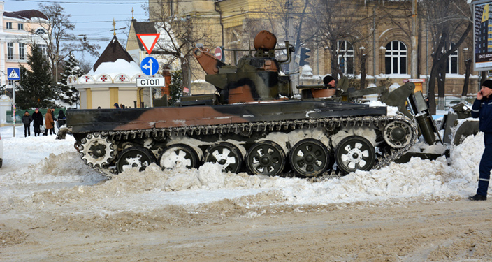 1 января в Николаеве: БТРы на проспекте, улицы солят