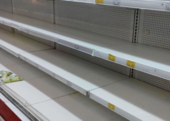 Беда не приходит одна: из супермаркетов Крыма исчезли молоко и алкоголь