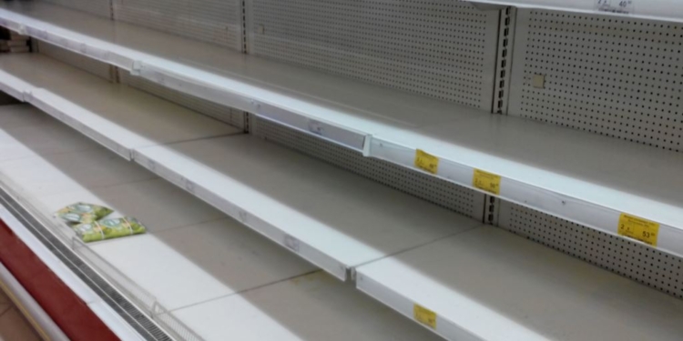 Беда не приходит одна: из супермаркетов Крыма исчезли молоко и алкоголь