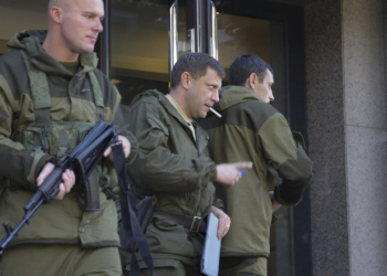 Боевики перестали обстреливать донецкий аэропорт — туда прибыл главарь  бандформирования “ДНР” Александр Захарченко