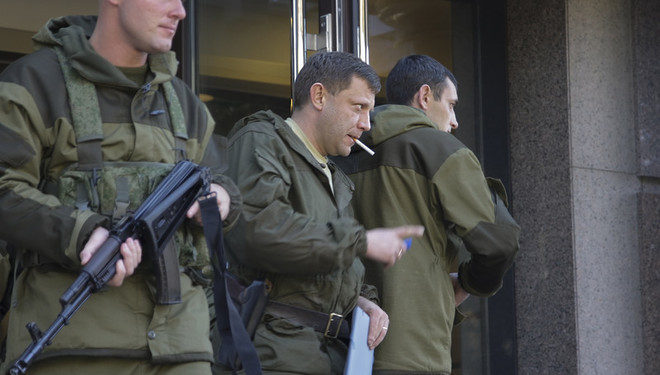 Боевики перестали обстреливать донецкий аэропорт — туда прибыл главарь  бандформирования “ДНР” Александр Захарченко