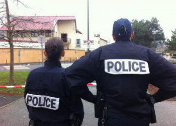 Во Франции взорвали ресторан рядом с мечетью, а потом забросали гранатами мечеть