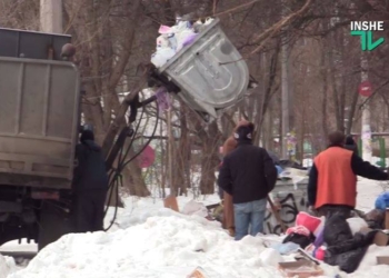 Николаев сегодня. «Оранжевые жилеты» пытаются «отскрести» город – от снега и мусора