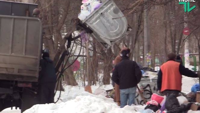 Николаев сегодня. «Оранжевые жилеты» пытаются «отскрести» город – от снега и мусора