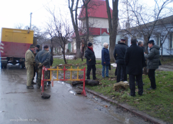 Провал грунта. В Николаеве по ул. 68 Десантников в районе парка Петровского лучше не ездить