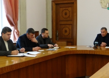 Мэр Николаева остался недоволен посыпкой улиц города песчаными смесями