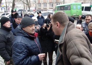 Столкновение на митинге: общественники друг против друга и все против прокурора
