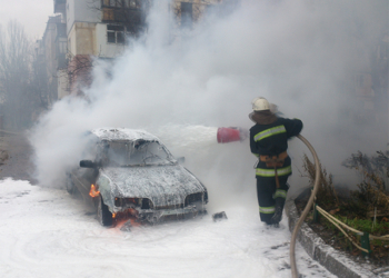 В Николаеве прямо на ходу загорелась машина