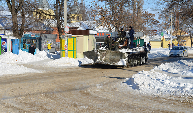 Не рано праздновать победу? Николай Романчук премировал сотрудников службы ЧС за отличную работу по ликвидации последствий непогоды