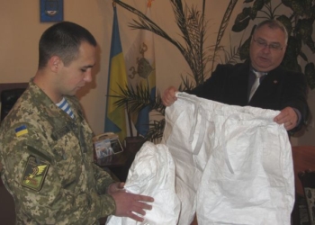 Николаевские пенитенциарии передали бойцам 79-й аэромобильной бригады маскхалаты