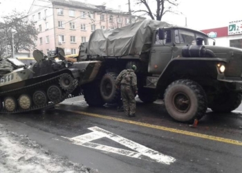 Куда-то спешили: в Донецке бронированная машина боевиков врезалась в военный грузовик Урал