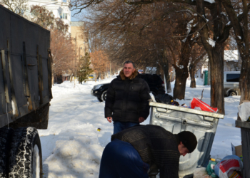 Николаев завален не только снегом, но и мусором. Еще дня на три