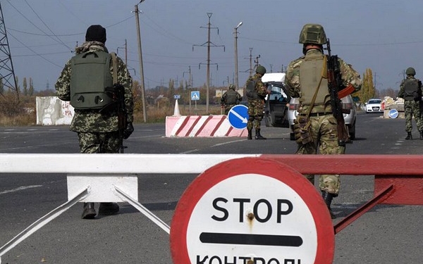 Боевики расстреляли гражданский автобус из “Града”: 10 человек погибло