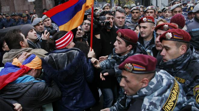 В Армении в столкновениях с полицией пострадало 14 демонстрантов 1