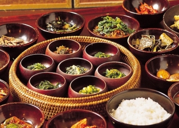 Бойцам в зону АТО от николаевцев поедут вкусные блюда корейской кухни