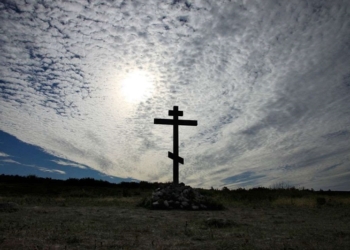 Кому помешали? Вандалы повалили поклонные кресты у сел Мигия и Семеновка