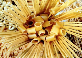 Предприниматель из Первомайска сам отдал мошеннику макароны – на 185 тыс.грн.