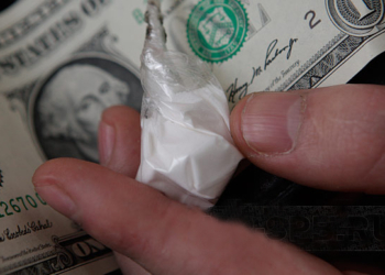 Правоохранители задержали наркоторговца, распространявшего опий ацитилированный