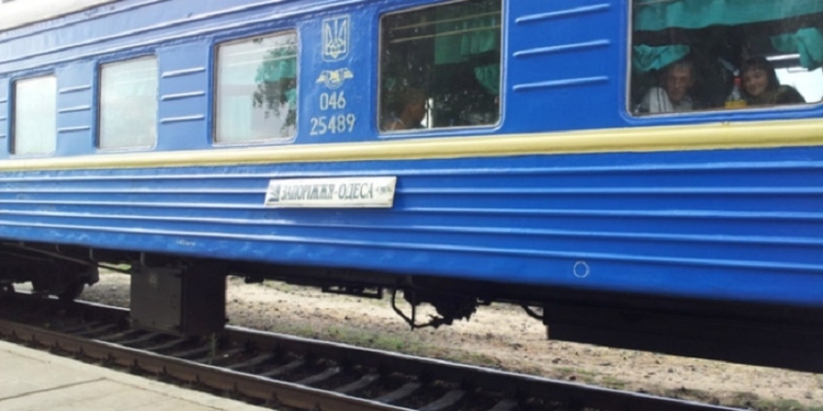 Случай с проводницей поезда «Одесса-Запорожье», которая не пустила николаевских бойцов, расследуют – Мининфраструктуры