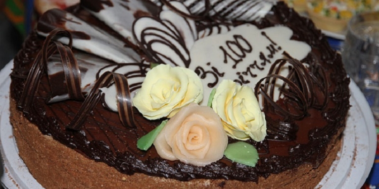 Первый столетний юбилей в Николаеве в этом году: Ивану Калиничеву – торт и подарки