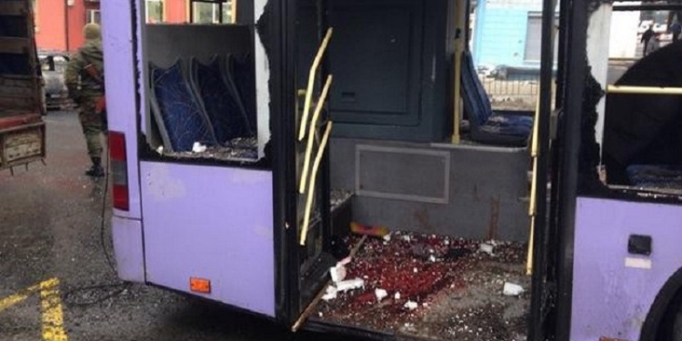 Террористы обстреляли в Донецке троллейбус. Минимум – 7 погибших (18+)