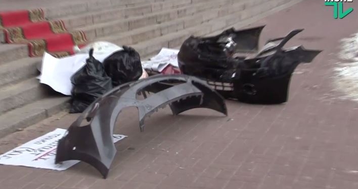 “Гранатуров, ты слишком дорог нам!” В Николаеве прошла репетиция “грандиозного” пикета