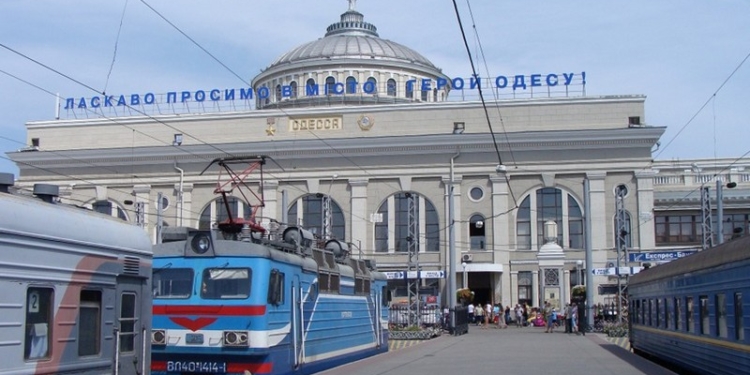 Из-за проделок пьяного “минера” с одесского вокзала эвакуирововали почти три тысячи человек