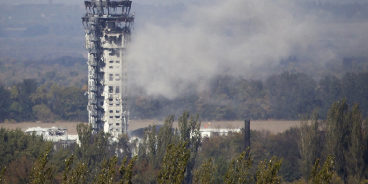 В аэропотру Донецка от обстрелов рухнула диспетчерская вышка