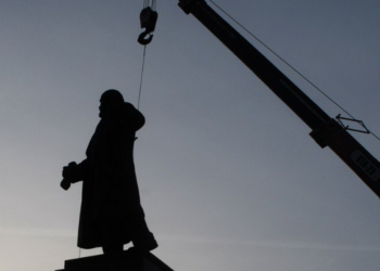 Демонтаж памятников советским деятелям одобрен Министерством культуры Украины